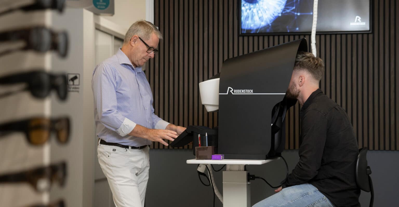 Synundersökning hos optiker i Höllviken